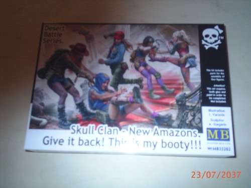 KIT MASTER BOX MB35202 SKULL CLAN NEW AMAZONS SCALA 1/35 NUOVO - Foto 1 di 2