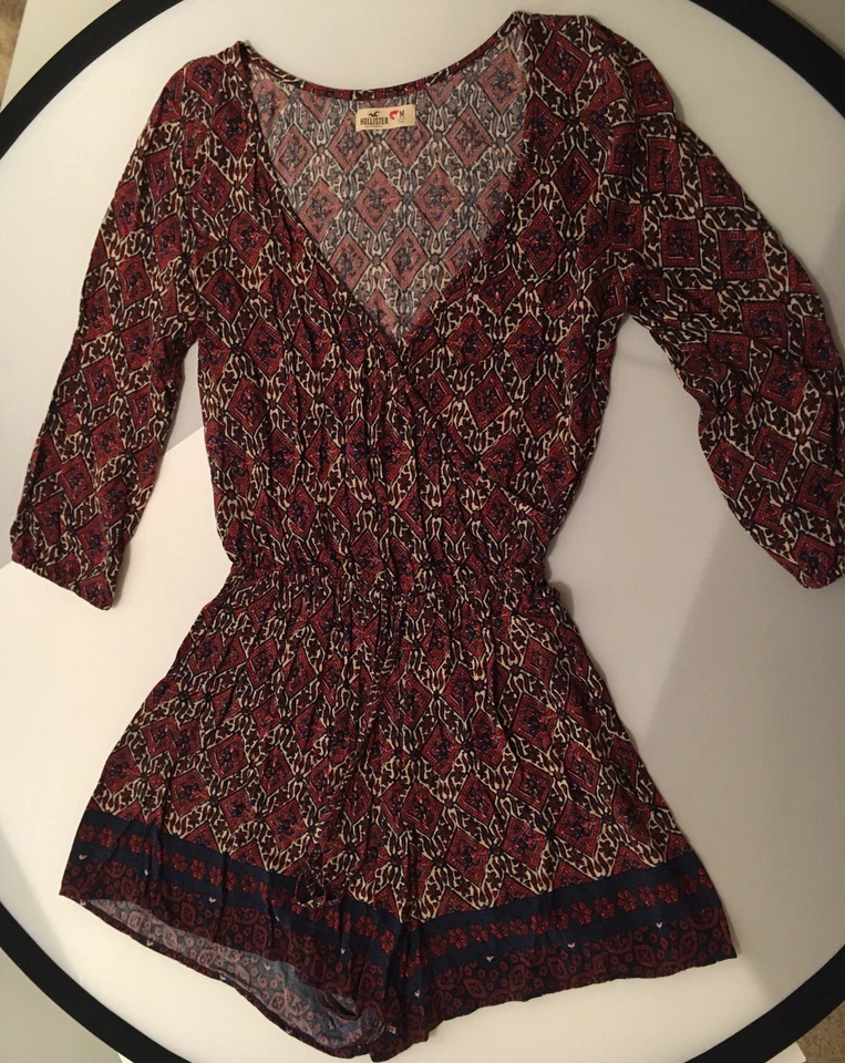 Hollister Women’s Size M Boho Romper Red Multicolor V-Neck 3/4 Sleeves - Image 2 of 4