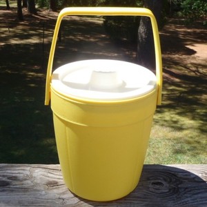 RUBBERMAID Large Yellow Insulated 1970s Faux Leather ICE BUCKET w/LID #2260 EUC