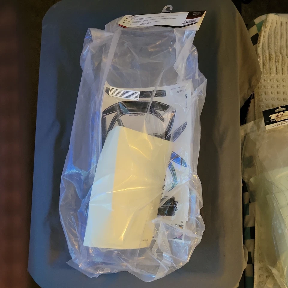 Clear Body with Camper with Decals TRX-4 Sport Traxxas TRA8112  - Image 2 of 2