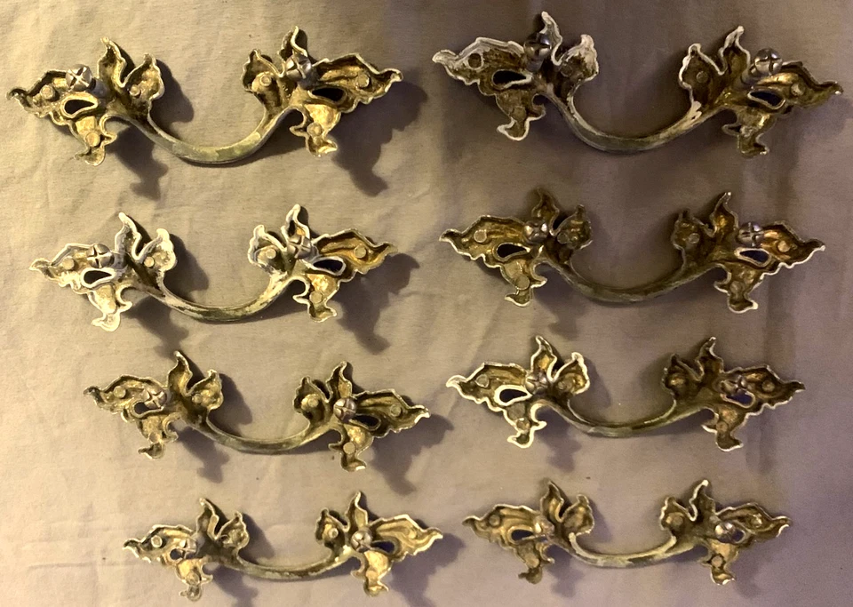 Gran juego de 8 tiradores de cajón de metal vintage de diseño provincial francés de 5 3/4" Foto 3 de 3