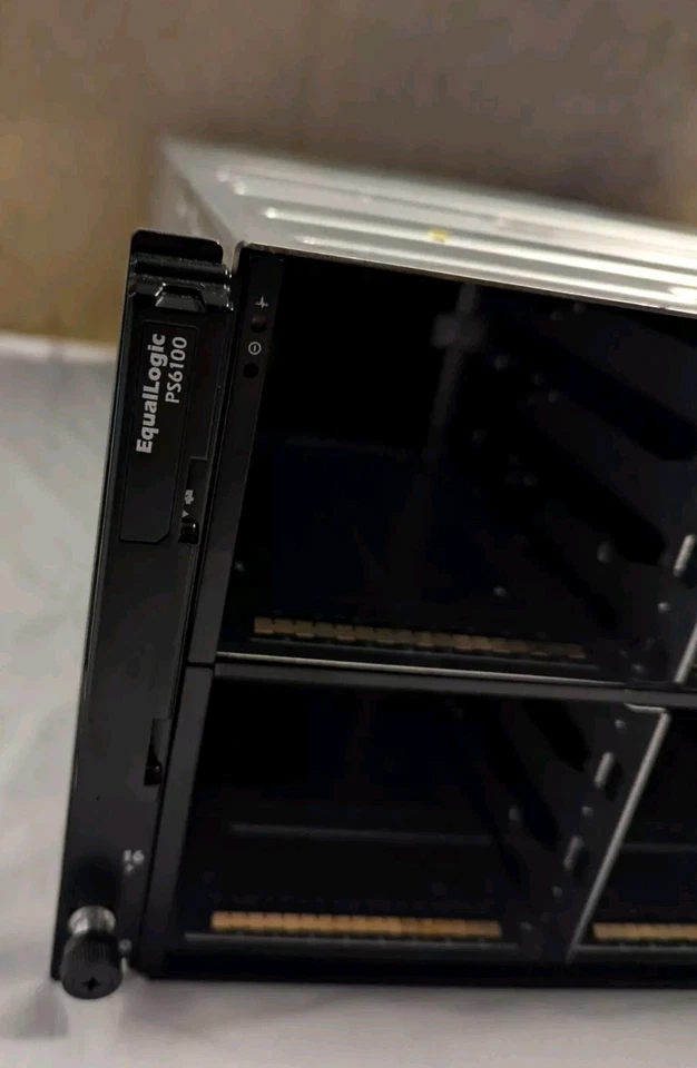 Dell EqualLogic SAN Storage PS6100 iSCSI 1GbE 4U 24x LFF - Bild 2 von 4
