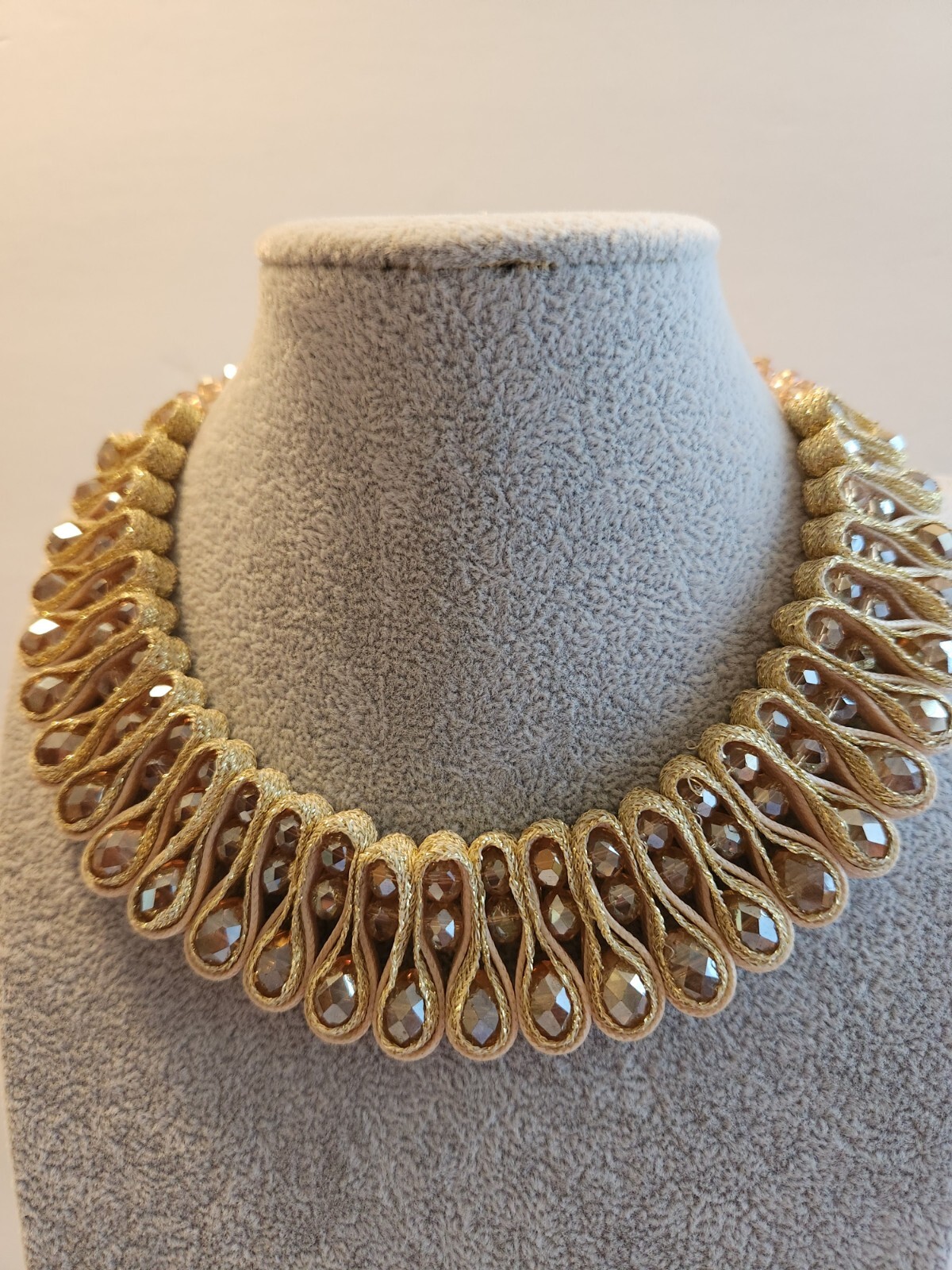 C1946 Champagne Statement Necklace 19" Goldtone W… - image 1