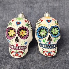 Pair of Painted La Calavera Sugar Skull Halloween Day of Dead Ornaments cdAHY