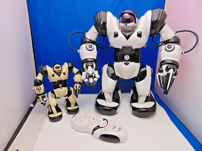 Collectible Wowee white Black Robosapien Humanoid Robot W