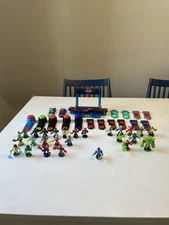 Akedo Ultimate Arcade Warriors Battle Arena, 26 Figs, 17 Controllers LOT