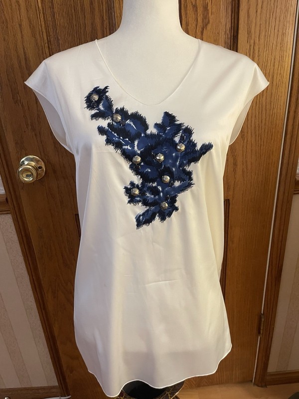 St John Top , Size 4 , New Without Tag