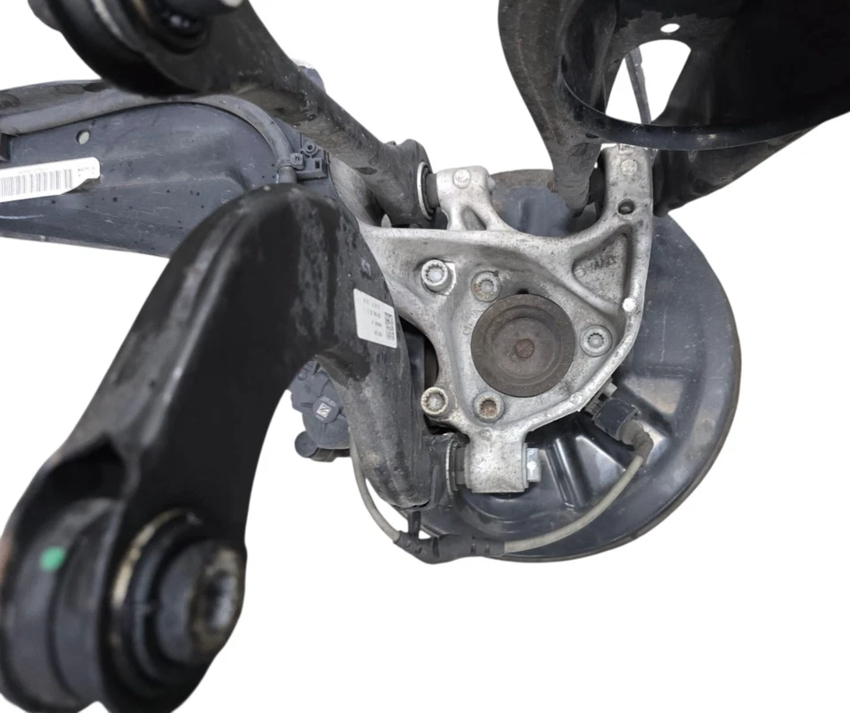 Conjunto de nudillo y pinza de suspensión trasera izquierda Volkswagen Tiguan 2018-2024 OEM Foto 3 de 4