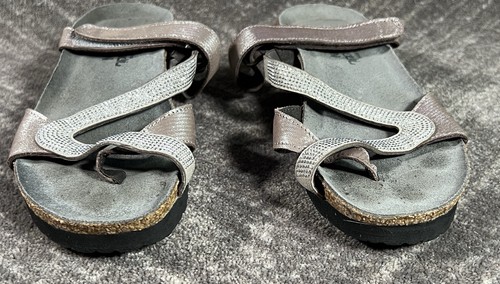 Naot Giovanna Damen-Pantoletten Sandalen Schlaufe goldfarben Leder verstellbarer Riemen US 6/6,5 EUR 37 - Bild 6 von 11
