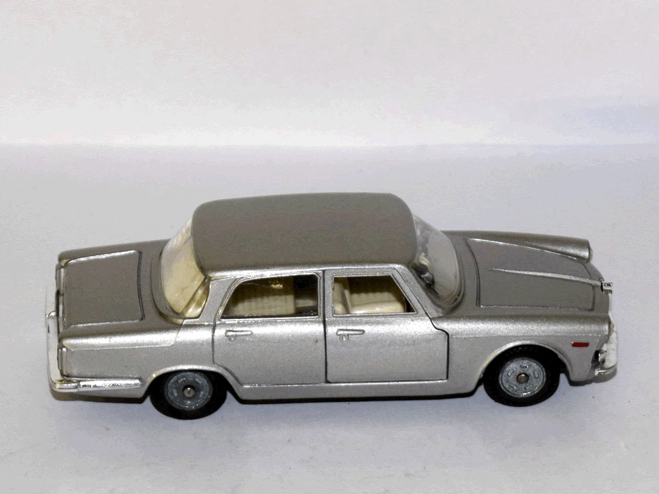 MEBETOYS #A4 1967 - ALFA ROMEO 2600 BERLINA - OTTIME CONDIZIONI - SENZA SCATOLA - Immagine 4 di 4