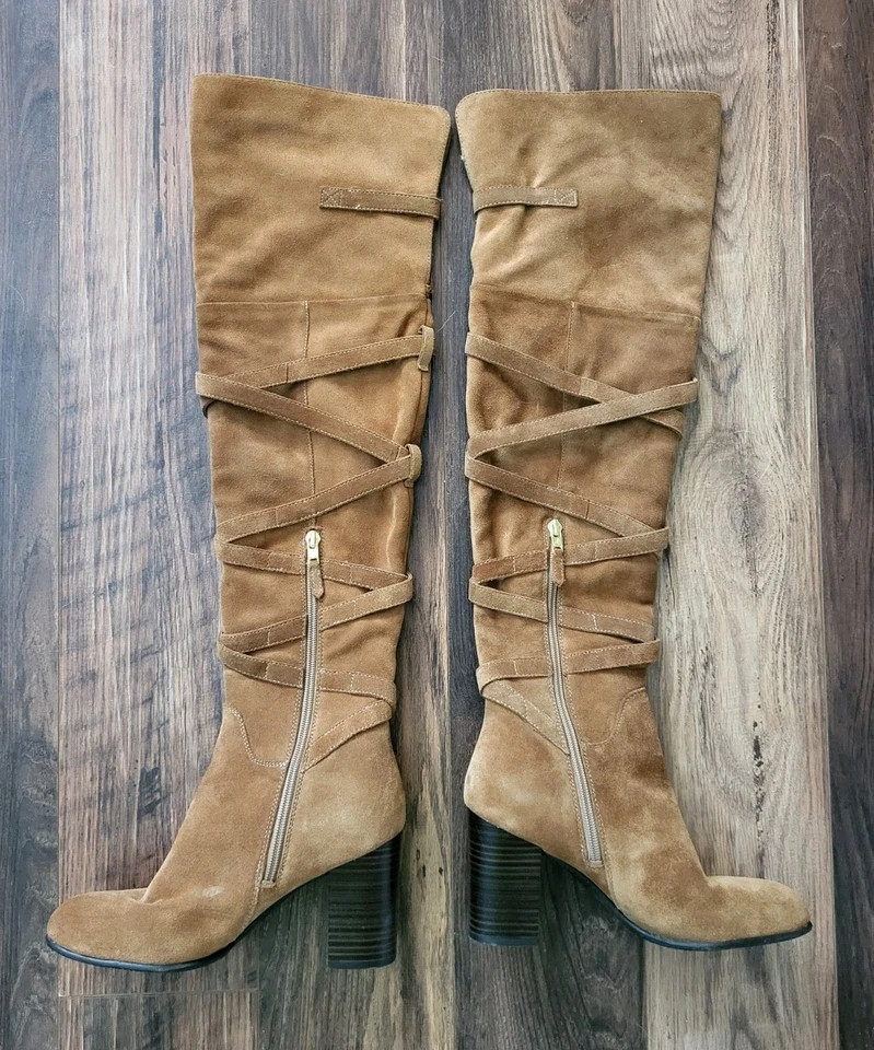 Sam Edelman Sable Tostado Gamuza Cuero Sobre la Rodilla 3.5" Tacón Botas Hebillas Talla 6m Foto 4 de 4