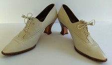 Stuart Weitzman Vintage Tan Brown Classic Spectator Leather Lace Up Heels