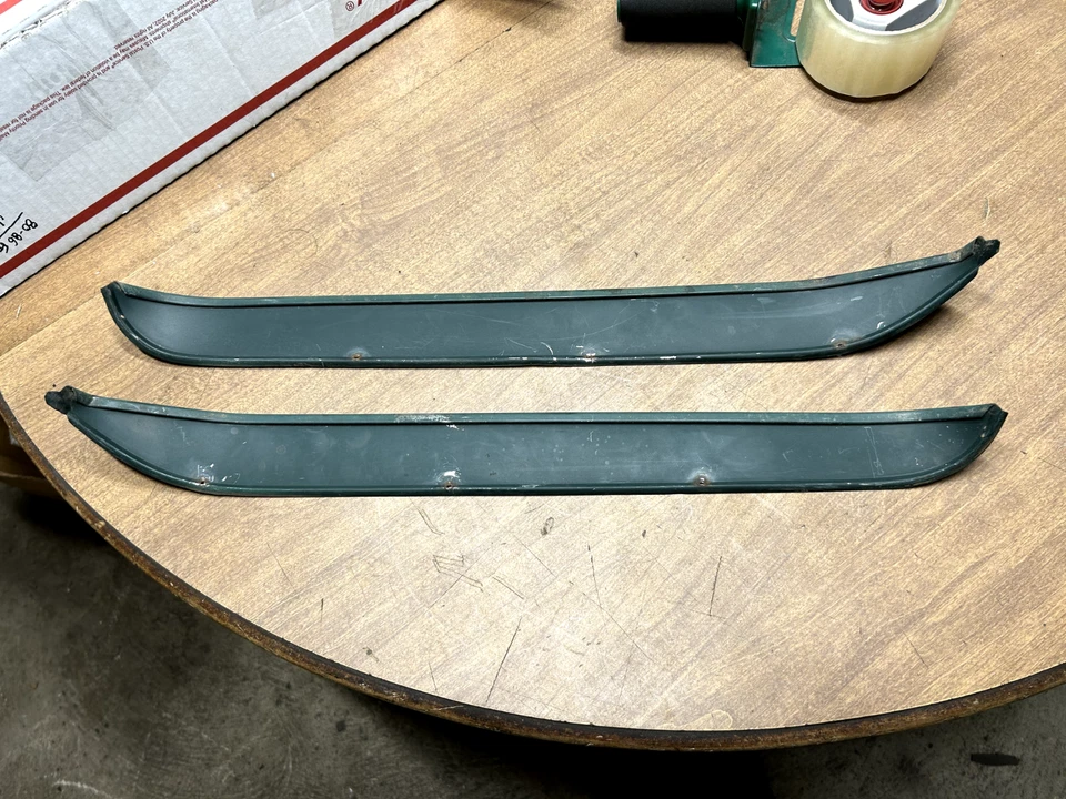 Viseras de ventilación protectoras de lluvia atornillables de acero inoxidable para camioneta Ford F150 Bronco 80-91 Foto 3 de 4