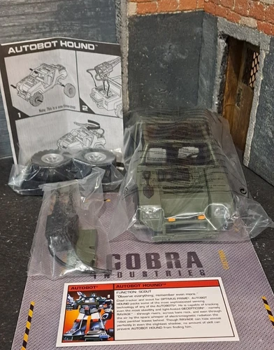 GI JOE ~ 2013 HOUND VAMP ~ SDCC TRANSFORMERS AUTOBOT COBRA ~ with CARD & BPs