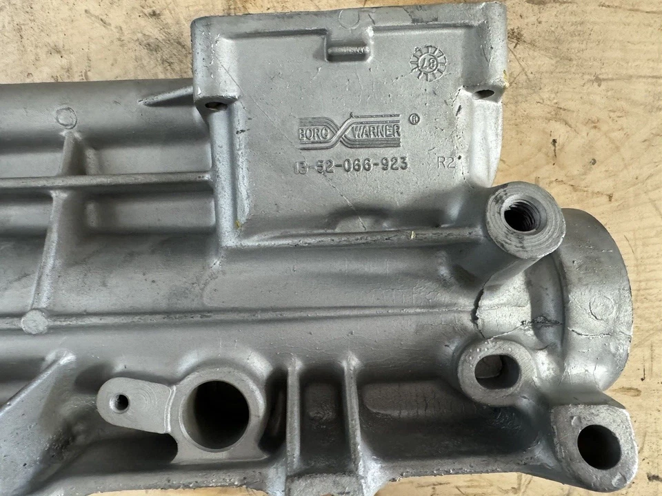 Carcasa trasera de 5 velocidades 1983-87 sin inodoro T-5 para Camaro o Firebird 13-52-066-923 Foto 2 de 4