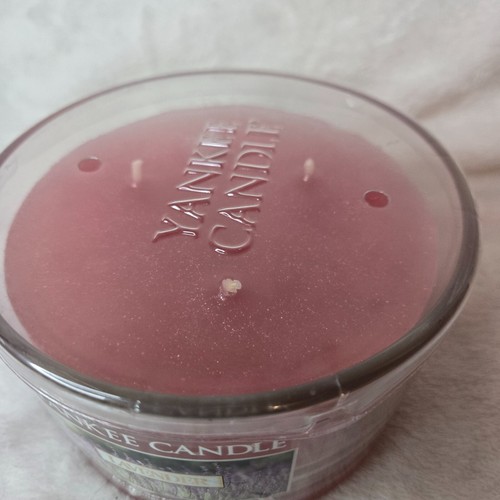 Yankee Candle LAVENDER 17 oz Housewarmer Jar Candle New - Picture 2 of 4
