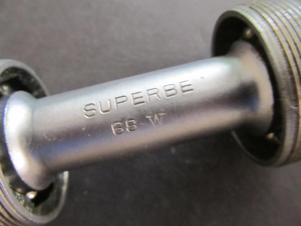 Soporte inferior SunTour Superbe - 113 mm, 68 mm (68-W), 1,37 X 24 BSA Foto 2 de 4