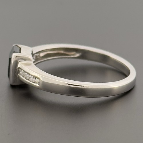 9ct White Gold Sapphire & Diamond Cluster Ring Size M Hallmarked - Picture 5 of 9
