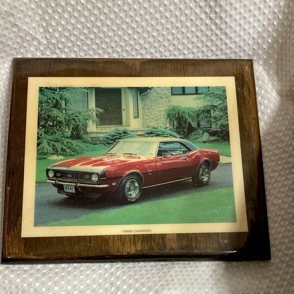Foto de Camaro 1968 rojo sobre madera, abrigo transparente esmaltado grueso, arte de pared Foto 3 de 4