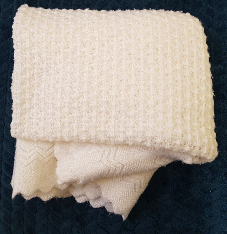 Coperta scialle bambino vintage bianca in acrilico
