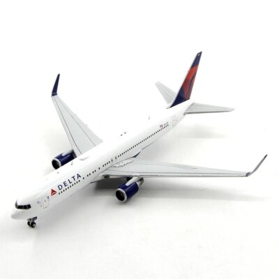 BOEING 767-300ER DELTA AIR LINES REG: N1201P - GEMINI JETS GJDAL2104 1/400