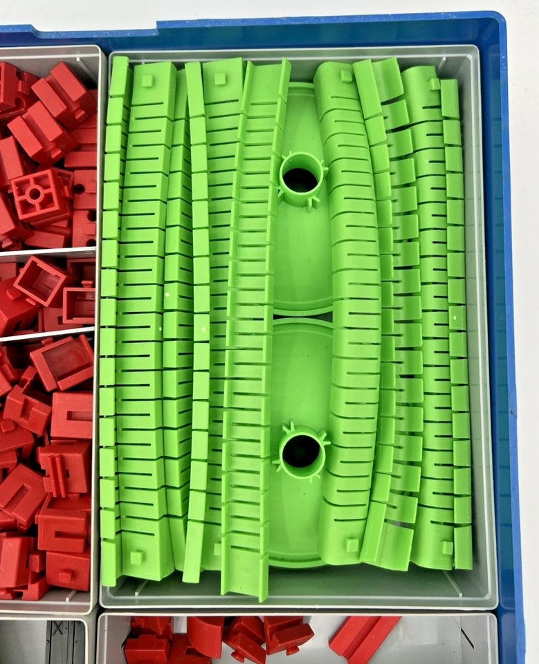 FISCHERTECHNIK SPARE PARTS PARTIAL SETS? CHARGERS, INTERFACE, CONNECTORS, STRUTS - Image 4 of 4