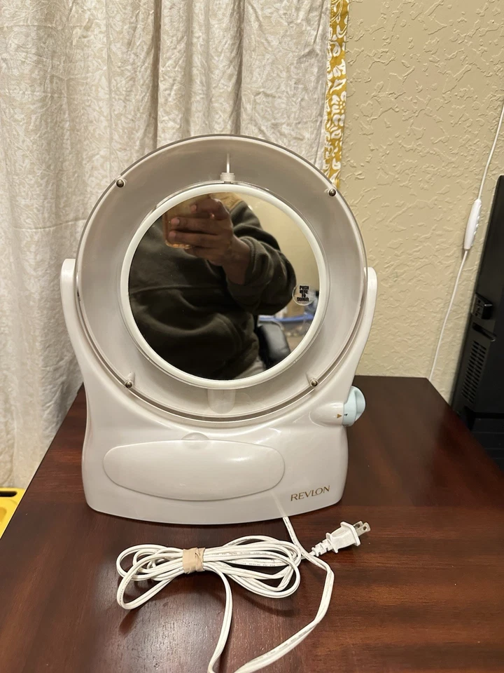 Vintage Revlon Lighted Swivel Make Up Mirror Model RV-961 With Magnification - Image 2 of 4