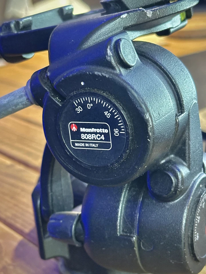 Good Condition Manfrotto 808RC4 3-Way Tripod Head + 2X 410PL Plates - Image 2 of 4