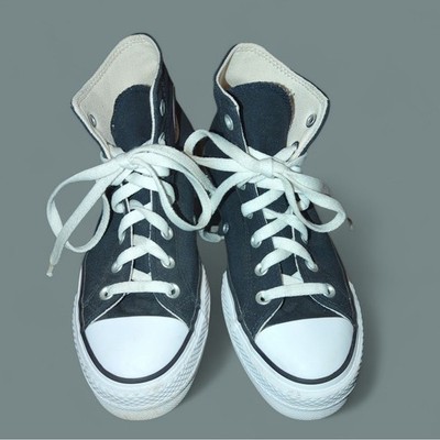 Converse Chuck Taylor All Star high-top sneaker. Size 7