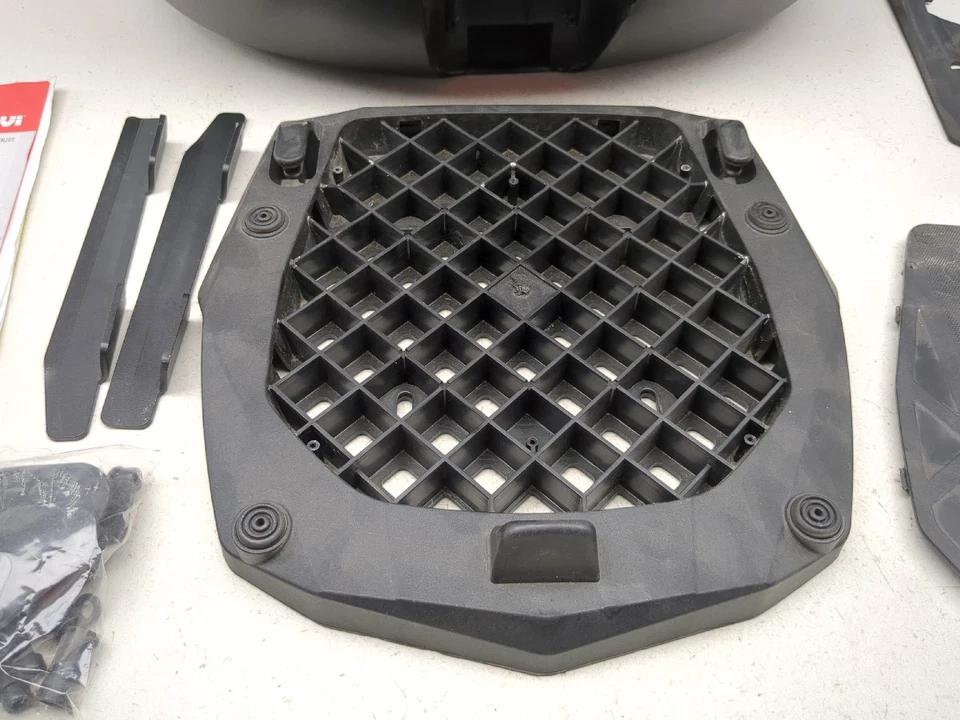 05-09 BMW R1200RT GIVI Rear Trunk Storage Top Box - Image 4 of 4