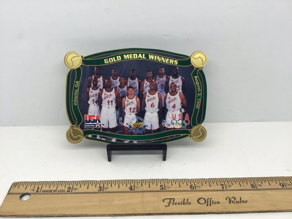 Upper Deck 1996 Equipo EE. UU. Medalla de Oro Olímpica Troquelada Edición Limitada 0/5000 Foto 3 de 4