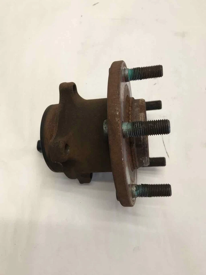 Conjunto de cojinete de cubo de rueda trasera Mazda 3 2012 lado izquierdo del conductor OEM Foto 4 de 4