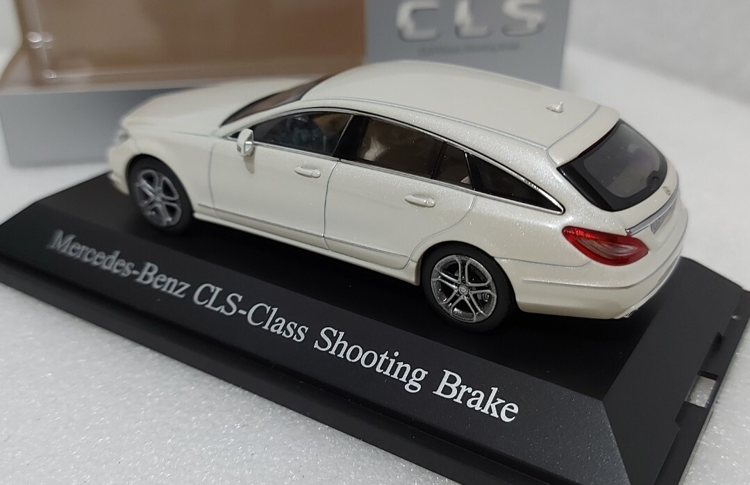 Mercedes-Benz CLS Shooting Brake White X218 2015 1:43 Norev