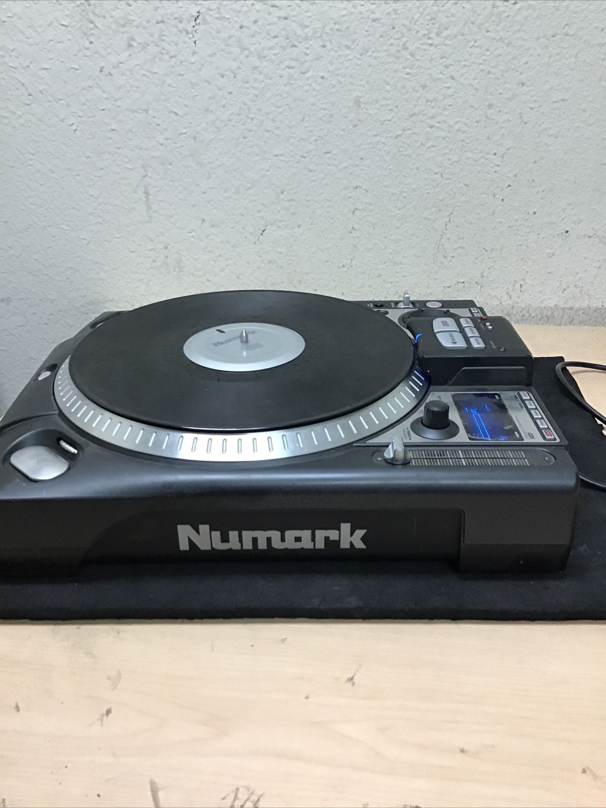 Numark CDX DJ VinylControlled CD Turntable WITH 22x18.5x8in Odyssey