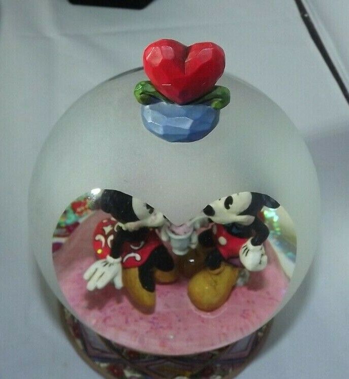 WALT DISNEY SHOWCASE MICKEY & MINNIE MOUSE WALT DISNEY SHOWCASE MICKEY & MINNIE MOUSE
