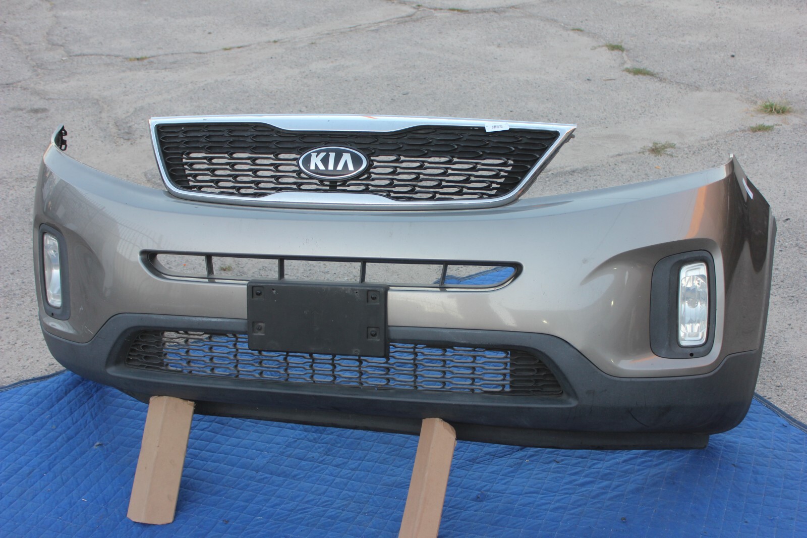 14-15 KIA SORENTO FRONT BUMPER ASSEMBLY FOG COVER GRILL FOAM GENUINE OEM BROWN