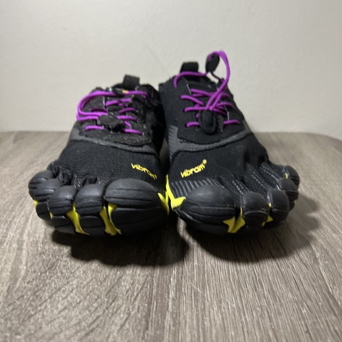 Black Barefoot Athletic Shoes 