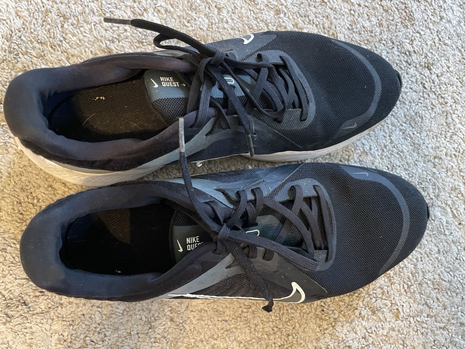 SAOLA Scarpe da corsa su strada Nike Quest 5 nere bianche grigio fumo da uomo taglia 10 DD0204 001