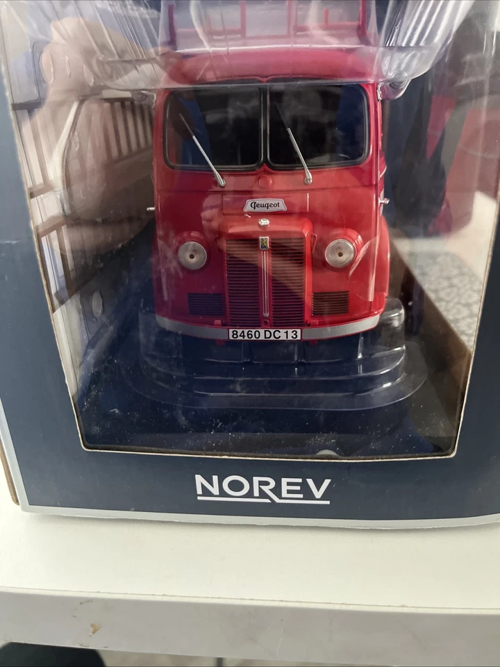 PEUGEOT D4A - SAPEURS POMPIERS VEHÍCULO BOMBEROS - 1:18 Norev Foto 2 de 4