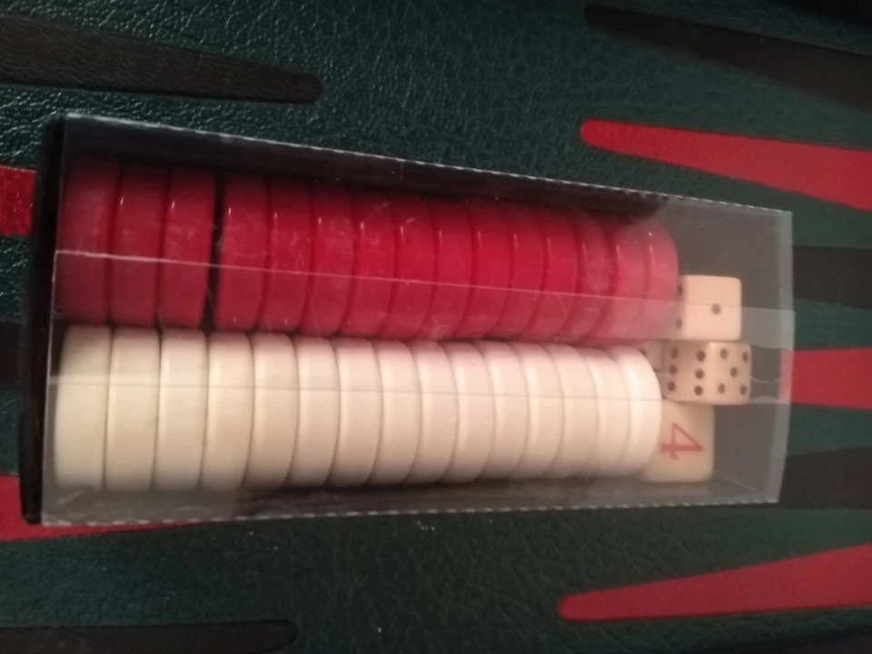 Hamleys Vintage Backgammon Set in Faux Leather Carry Case Boxed - Image 4 of 4