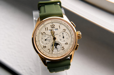 Breitling Premier B25 Datora Moon Phase 42mm 18K Gold RB2510371G1P1 Box & Papers