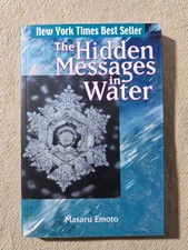 The Hidden Messages in Water by Masaru Emoto - Paperback