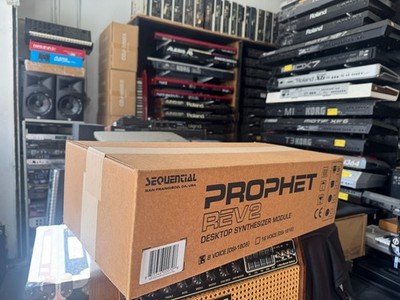 SEQUENTIAL DSI-1808 Prophet REV2 8 Voice Analog Synth MODULE desktop  //ARMENS//