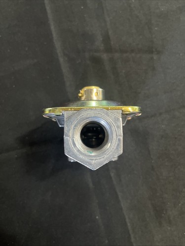 Harper Wyman 4670G0150A Gas Regulator 5" NAT 10" LP 1/2 PSIG - Picture 2 of 3