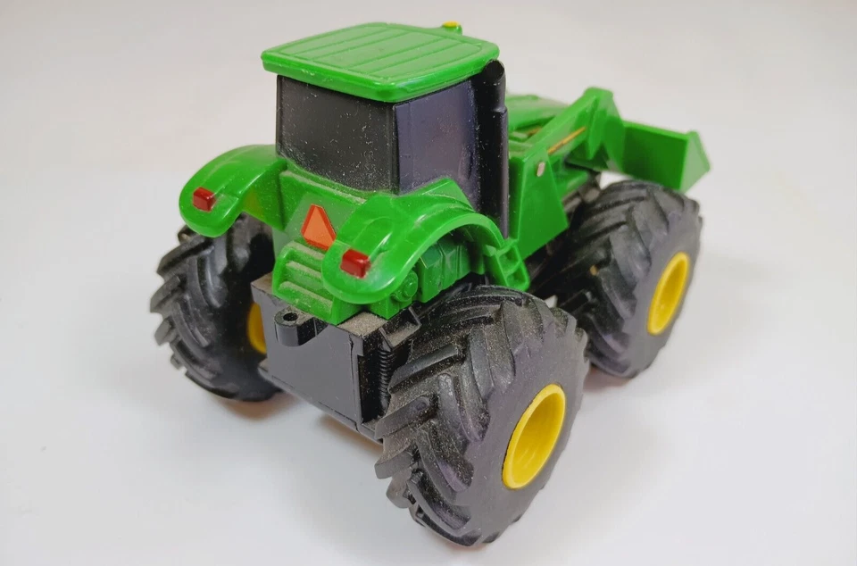 Small Ertl John Deere Diecast Front End Loader Tractor. - Image 3 of 4