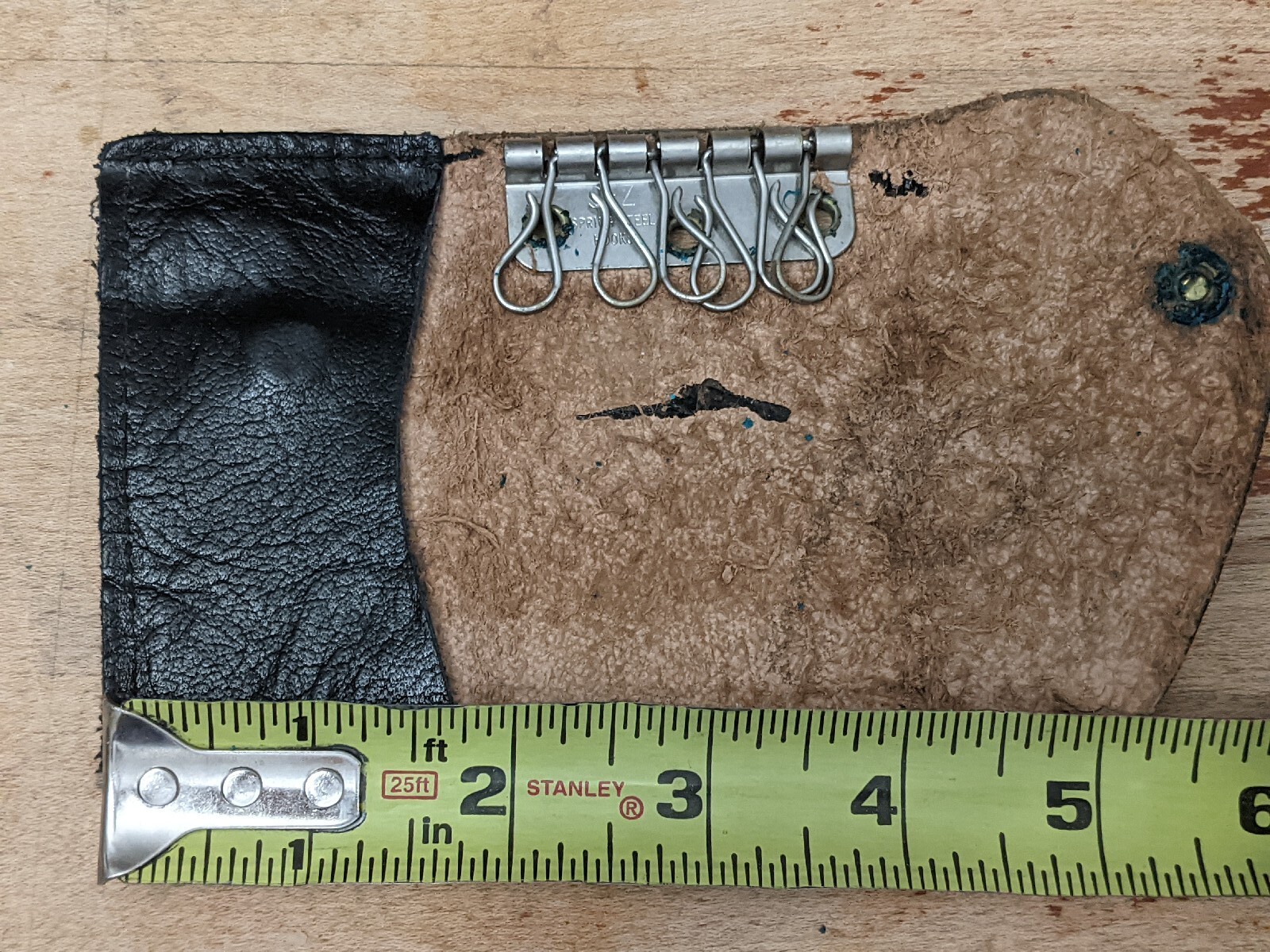 Vintage Genuine Cow Hide Leather Key Holder. Tri Fold 6 Key. Brass Snap Closure image 3