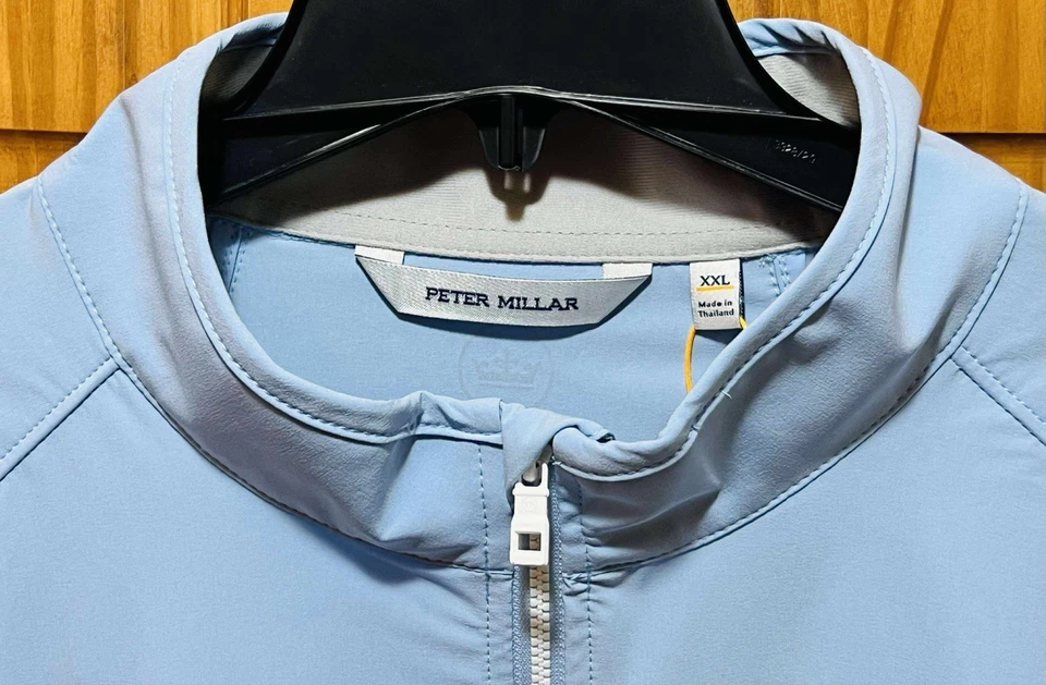 CHAQUETA DE GOLF PETER MILLAR 2025 U.S. OPEN OAKMONT AZUL XXL NUEVA CON ETIQUETAS IMPERMEABLE Foto 2 de 4