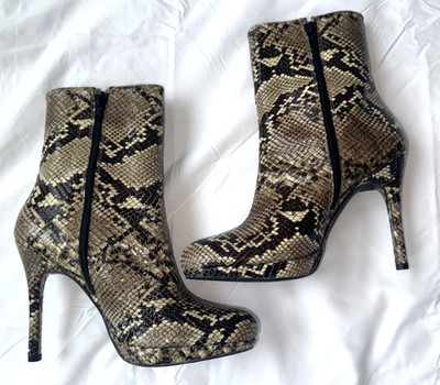 NEW $279 WOMENS STUART WEITZMAN SNAKE SKIN PUMP HEELS SIZE 7 4'' HEEL