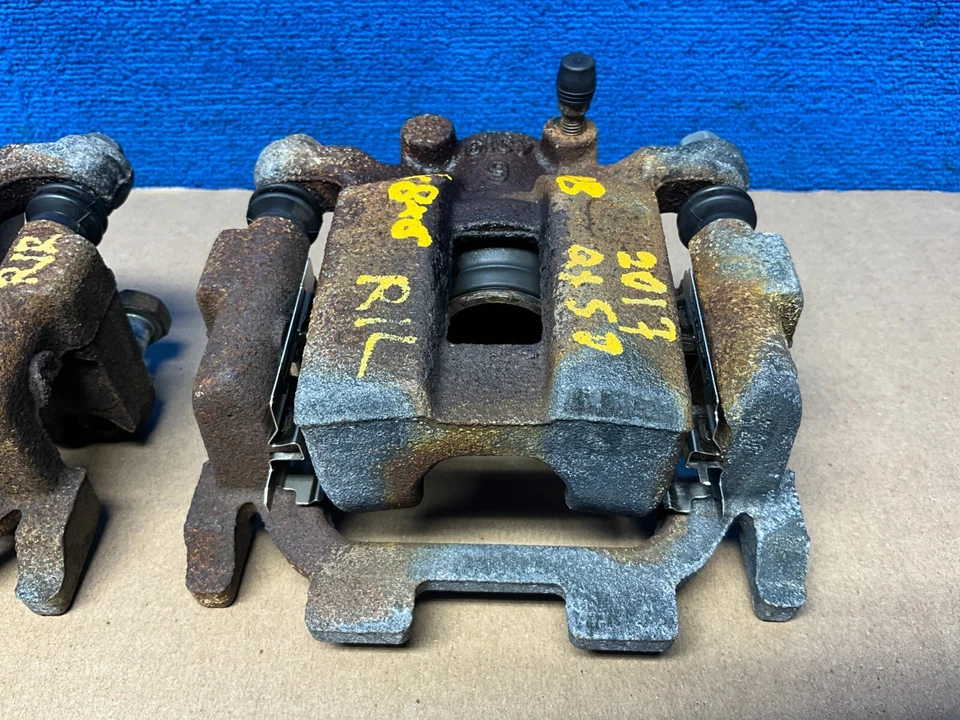 Juego de pinzas de freno traseras izquierda y derecha Infiniti QX50 2014-2017 OEM Foto 4 de 4