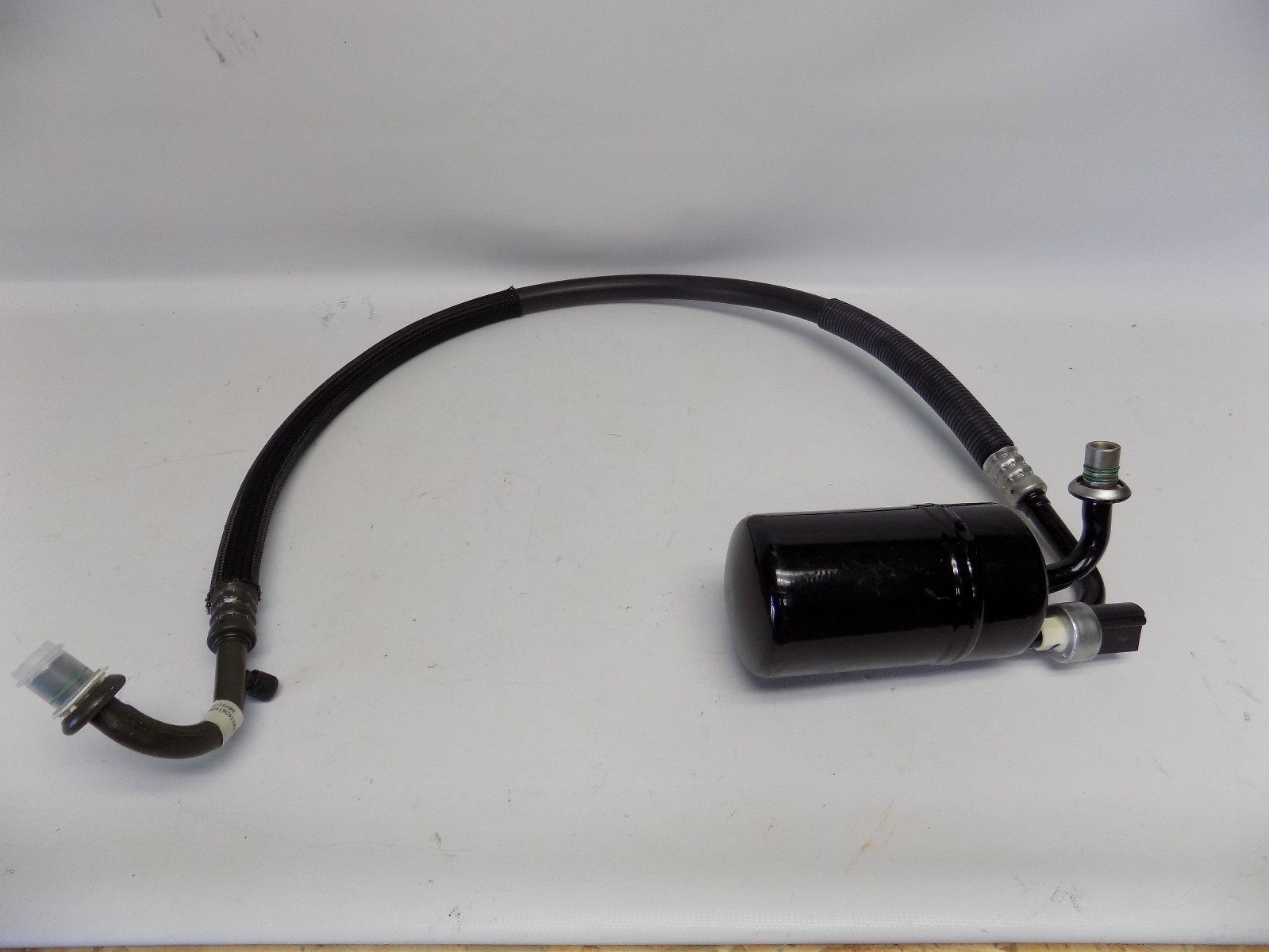 A/C Accumulator With Hose Assembly For Ford Mustang 2.3L LX (1989-1993) — Direct Replacement For P-2697479